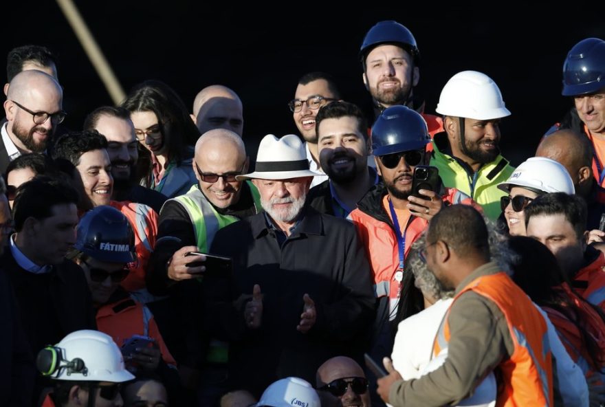 lula-chega-a-sc-para-cerimonia-de-retomada-do-porto-de-itajai3A-investimentos-previstos.-presidente-faz-segunda-visita-ao-estado-neste-mandato