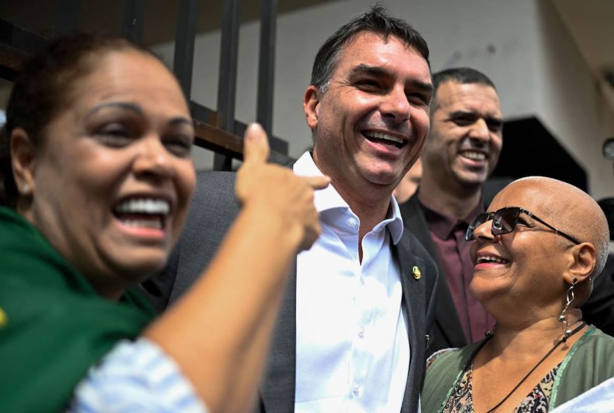 lula-comemora-candidatura-de-filho-de-bolsonaro-e-direita-ameaca-implosao lula-comemora-candidatura-de-filho-de-bolsonaro-e-direita-ameaca-implosao