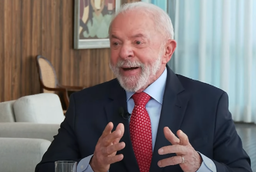 lula-critica-pedido-de-anistia-de-bolsonaro-e-diz-que-ele-se-autocondena