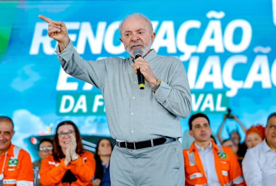 lula-critica-privatizacao-da-br-distribuidora-e-impactos-no-preco-dos-combustiveis