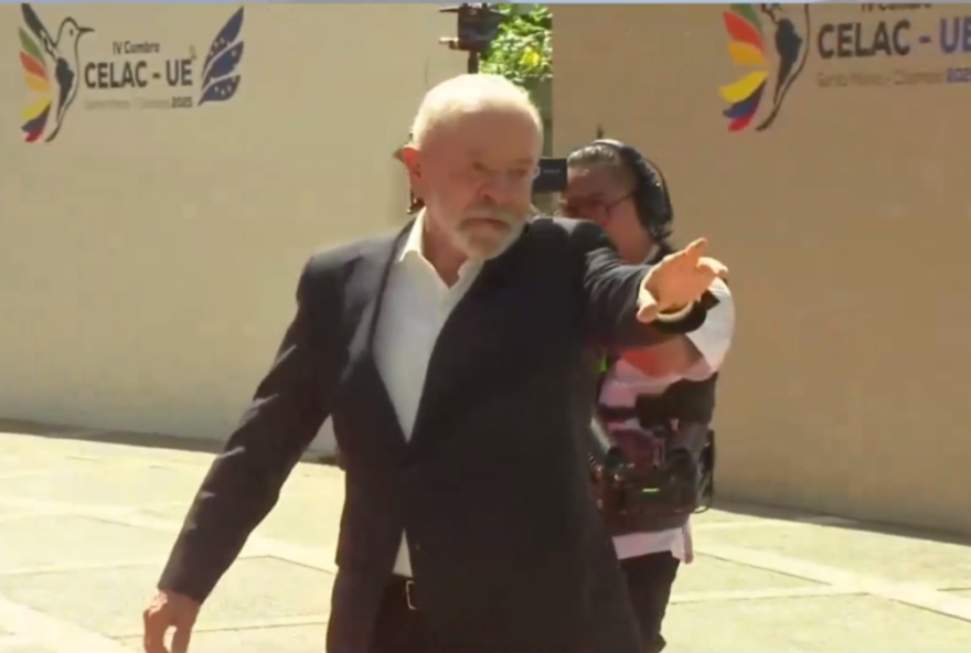 lula-da-silva-se-reune-com-o-presidente-petro-na-cupula-da-celac-ue-em-santa-marta