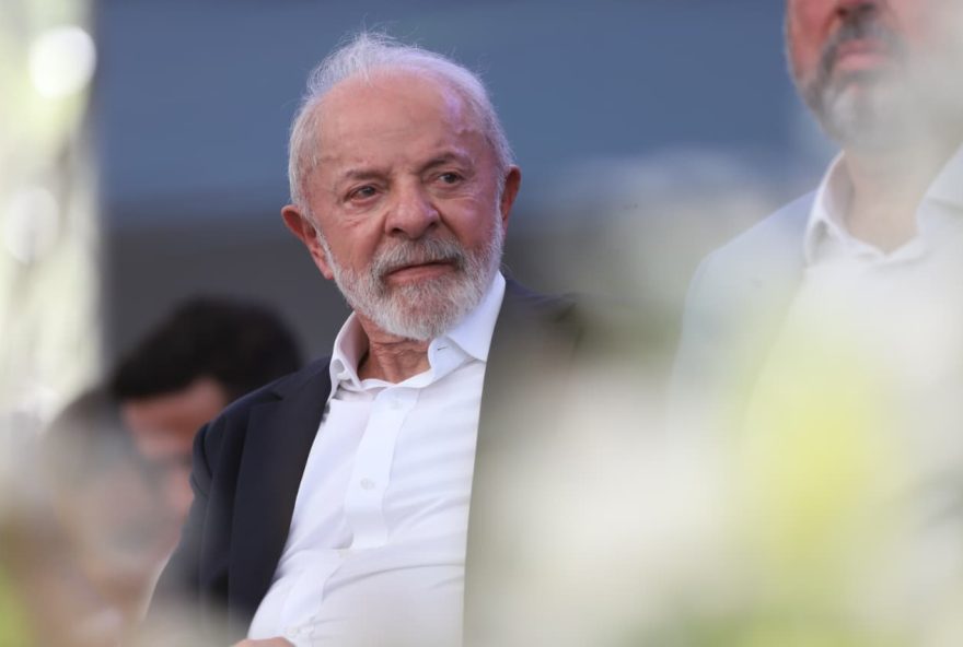 lula-desafia-governador-de-minas-gerais-a-medir-politica-social lula-desafia-governador-de-minas-gerais-a-medir-politica-social