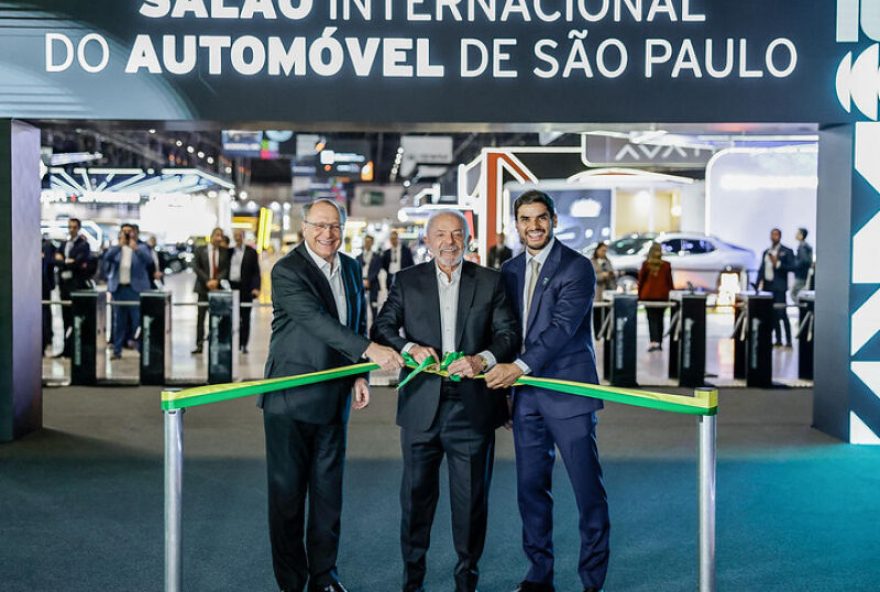 lula-destaca-forca-da-industria-no-salao-do-automovel-e-projeta-brasil-como-exportador-de-carros