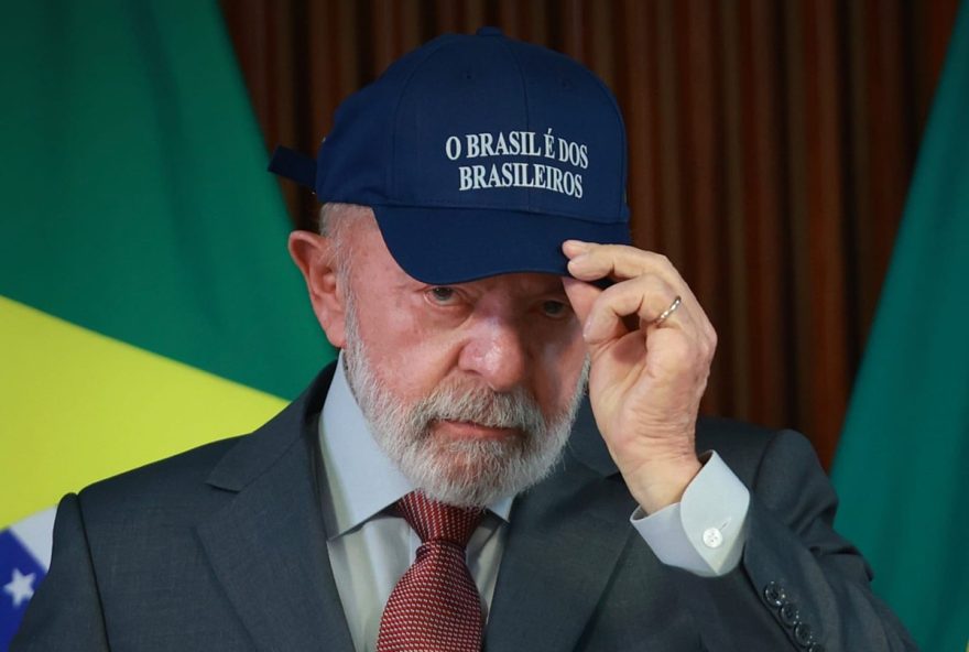 lula-diz-que-eduardo-bolsonaro-nao-pode-exercer-mandato-dos-eua-e-revela-conversa-com-motta3A-e-necessario-cassar