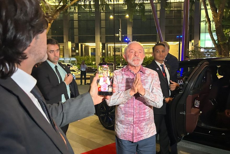 lula-e-homenageado-na-malasia-com-bolo-e-happy-birthday-em-comemoracao-aos-seus-80-anos lula-e-homenageado-na-malasia-com-bolo-e-happy-birthday-em-comemoracao-aos-seus-80-anos