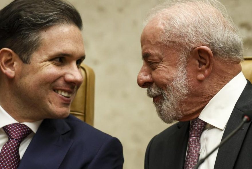 lula-elogia-hugo-motta-em-gesto-de-aproximacao-com-o-centrao lula-elogia-hugo-motta-em-gesto-de-aproximacao-com-o-centrao