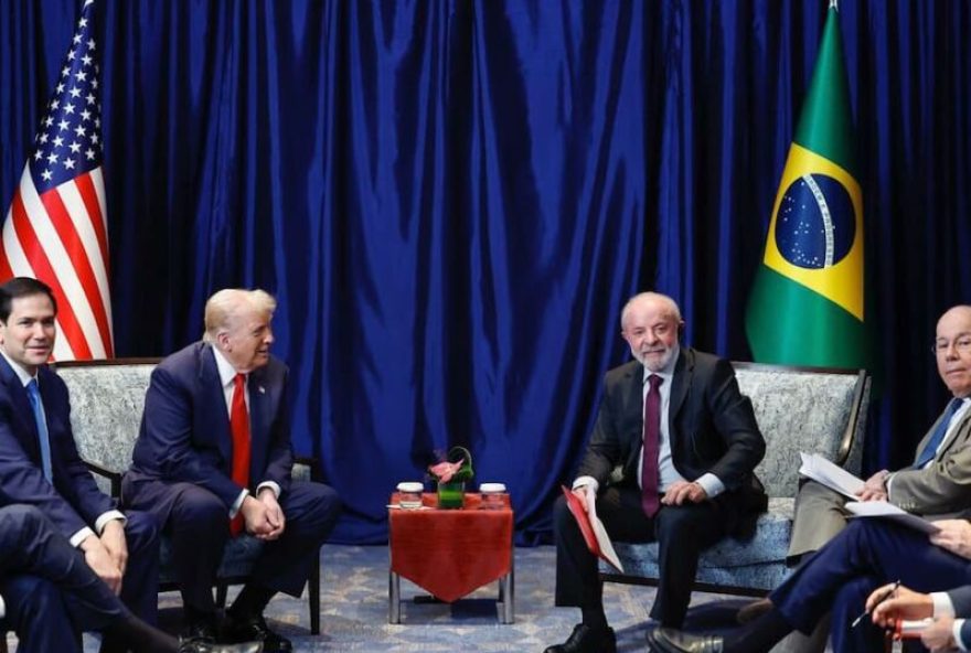 lula-entrega-pasta-vermelha-a-trump-com-posicao-sobre-tarifaco3A-veja-pedidos lula-entrega-pasta-vermelha-a-trump-com-posicao-sobre-tarifaco3A-veja-pedidos