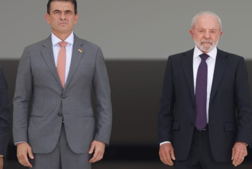 lula-fecha-acordo-com-bolivia-contra-o-crime-enquanto-eua-pressionam-brasil O presidente Luiz Inácio Lula da Silva recebe o presidente boliviano, Rodrigo Paz Pereira para uma visita oficial ao Brasil, no Palácio do Planalto. Segundo o governo brasileiro, o encontro terá como foco energia, integração e comércio. | Sérgio Lima/Poder360 - 16.marco.2026