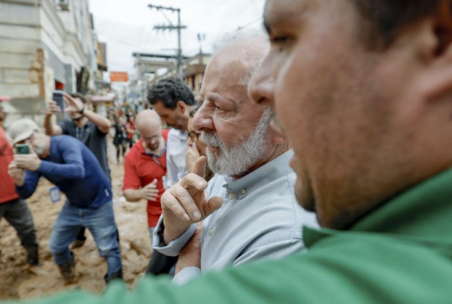 lula-mira-bolsonaro-e-critica-incentivo-a-armas-e-desrespeito-a-doentes lula-mira-bolsonaro-e-critica-incentivo-a-armas-e-desrespeito-a-doentes