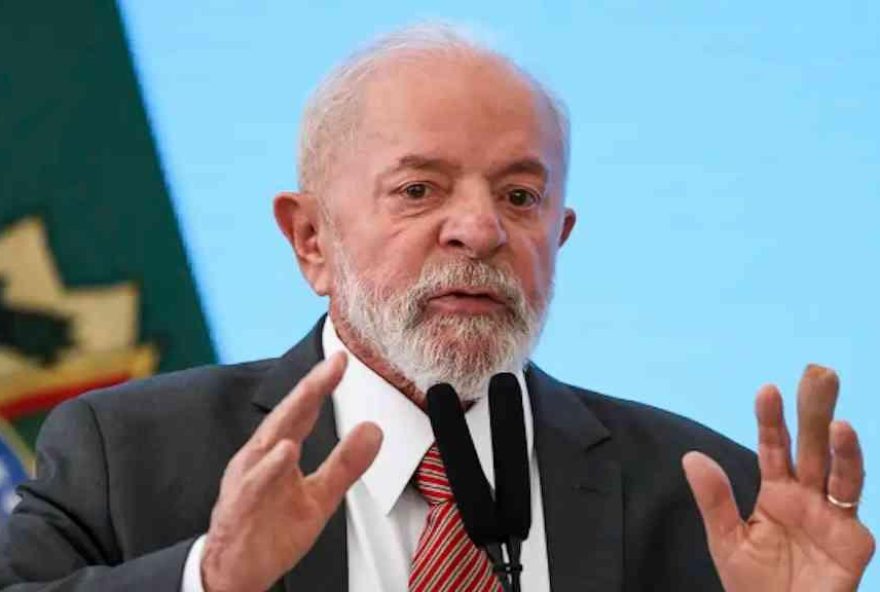 lula-passa-por-cirurgia-de-catarata-aos-80-anos lula-passa-por-cirurgia-de-catarata-aos-80-anos
