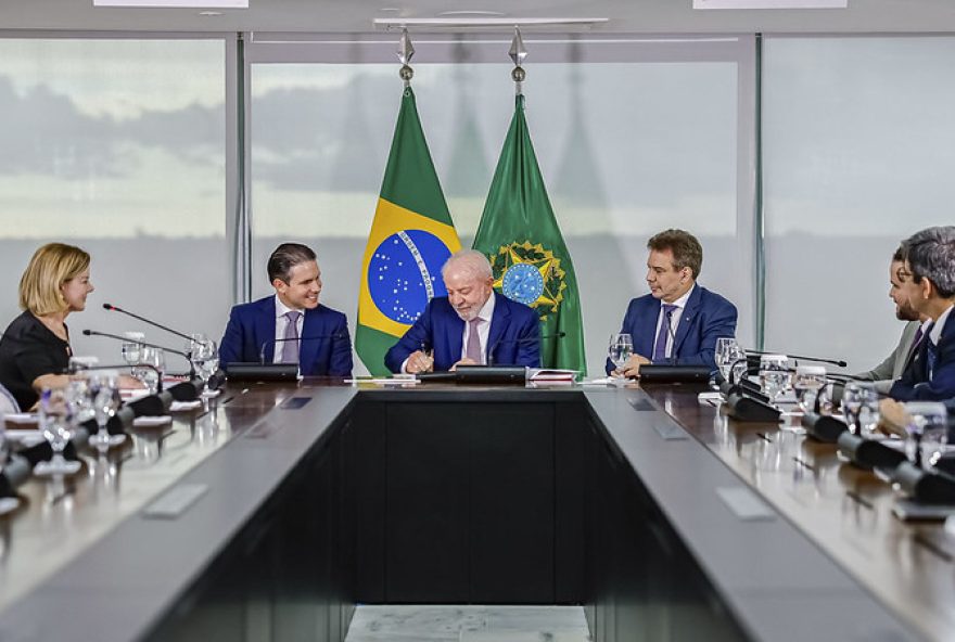 lula-sanciona-lei-antifaccao-sem-vetos-polemicos lula-sanciona-lei-antifaccao-sem-vetos-polemicos