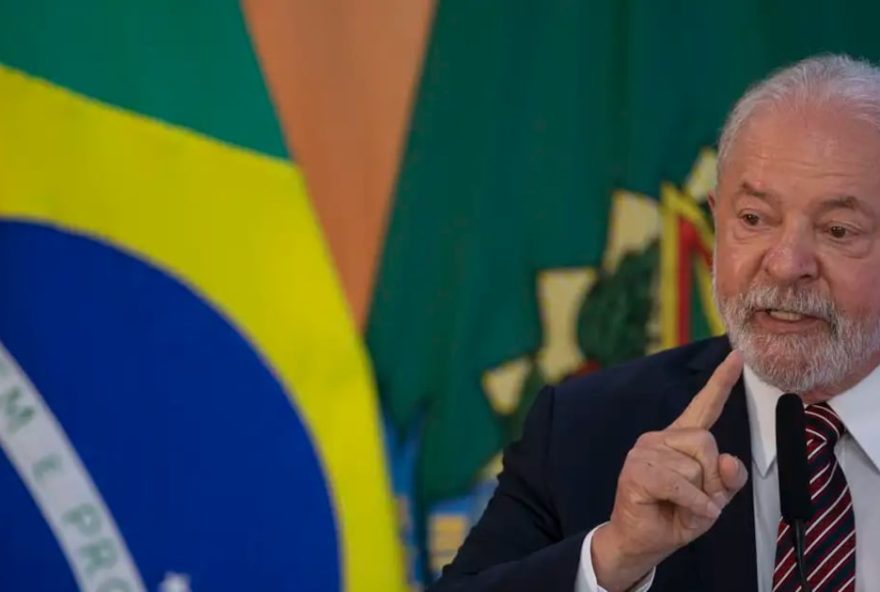 lula-sanciona-regra-que-limita-crescimento-real-do-salario-minimo-em-ate-22C525