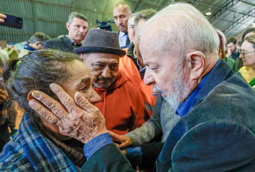 Presidente da República, Luiz Inácio Lula da Silva, durante Visita a abrigo em São Leopoldo - RS.