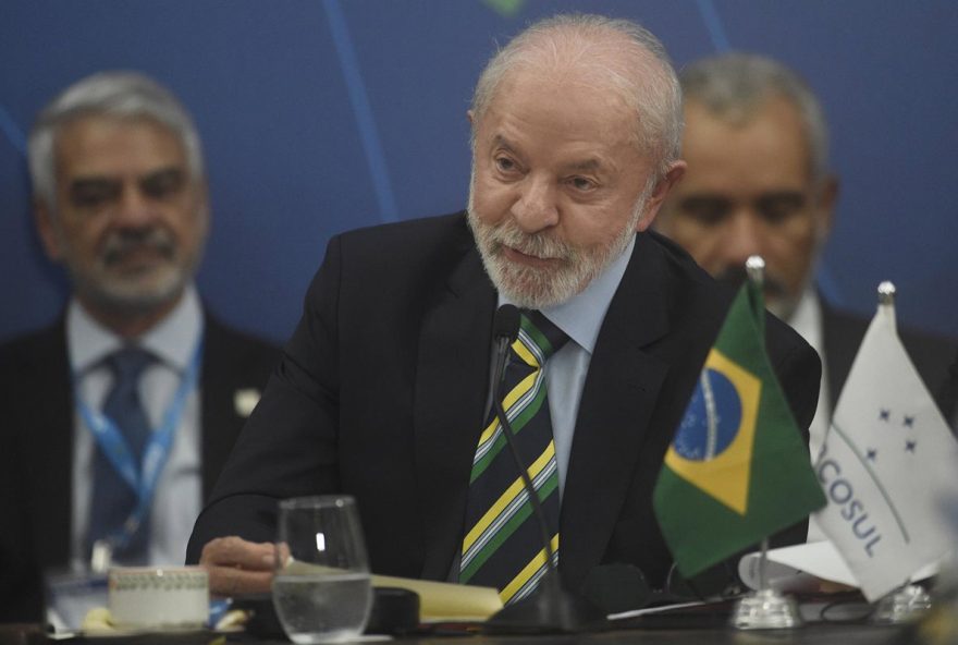 Brasil.- Lula se muestra “indignado” por la captura de Maduro y critica que Trump quiera ser dueño de “una nueva ONU” 20/12/2025 FOZ DO IGUACU, Dec. 21, 2025 -- Brazilian President Luiz Inacio Lula da Silva speaks during the 67th Summit of the Heads of State of the Southern Common Market (Mercosur) in Foz do Iguacu, Brazil, on Dec. 20, 2025. The 67th Summit of the Heads of State of the Mercosur was held here on Saturday.
POLITICA
Europa Press/Contacto/Lucio Tavora