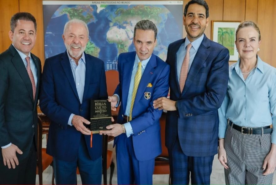 lula-se-reune-com-evangelicos-e-messias2C-favorito-ao-stf