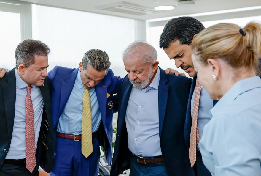 lula-se-reune-com-lideres-evangelicos-ao-lado-de-jorge-messias2C-favorito-a-vaga-no-stf