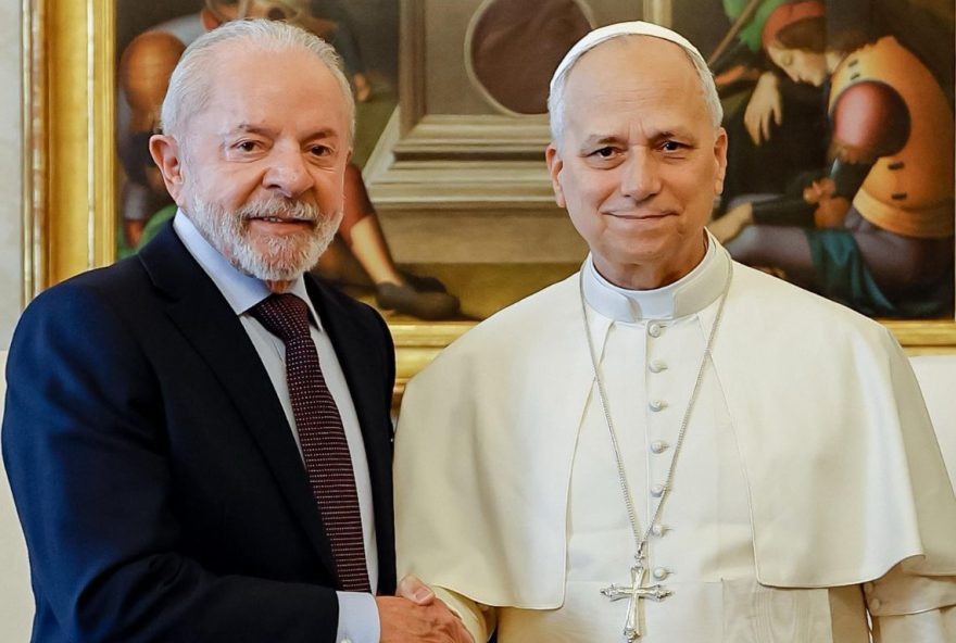 lula-se-reune-com-o-papa-leao-xiv-e-o-convida-para-a-cop30-no-vaticano