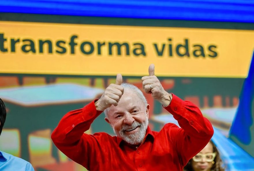 lula-sinaliza-possivel-candidatura-a-reeleicao-em-2026-se-estiver-bem-de-saude lula-sinaliza-possivel-candidatura-a-reeleicao-em-2026-se-estiver-bem-de-saude