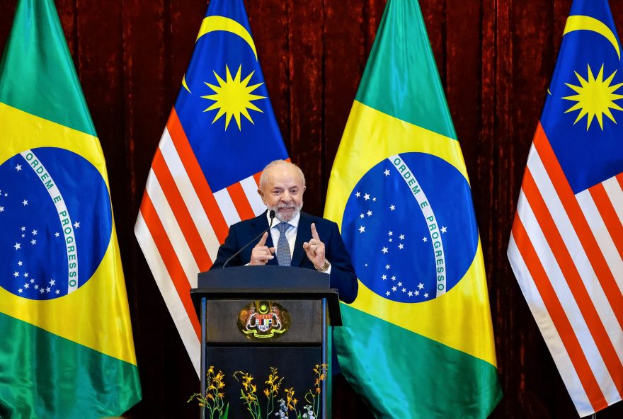 PR Lula participa de encontro na Malásia POLITICA
Putrajaya, 25/10/2025
Na foto: Presidente da República, Luiz Inácio Lula da Silva, durante declaração conjunta à imprensa, na Residência do Primeiro-Ministro da Malásia, Anwar Ibrahim.
Foto: Ricardo Stuckert/PR
Data: 25/10/25