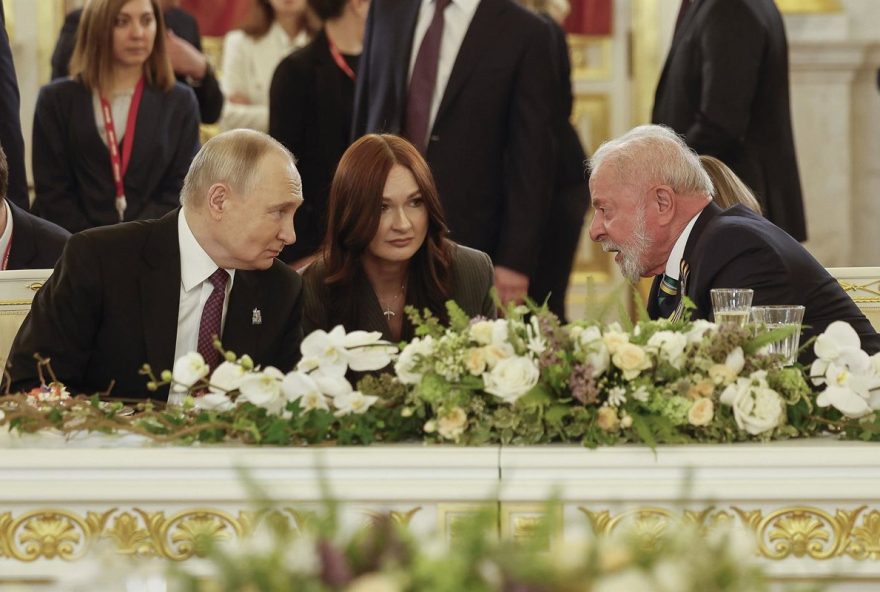 Venezuela.- Lula y Putin se comprometen a colaborar en la ONU y en los BRICS para “reducir las tensiones” en Venezuela 09/05/2025 May 9, 2025, Moscow, Moscow Oblast, Russia: Brazilian President Luiz Inacio Lula da Silva, right, speaks with Russian President Vladimir Putin, left, during a Gala reception marking Victory Day at the Kremlin Grand Palace, May 9, 2025, in Moscow, Russia. Putin hosted multiple heads of state to mark the 80th anniversary victory over Nazi Germany during the World War II.
POLITICA
Europa Press/Contacto/Ricardo Stuckert/Brazil Pres