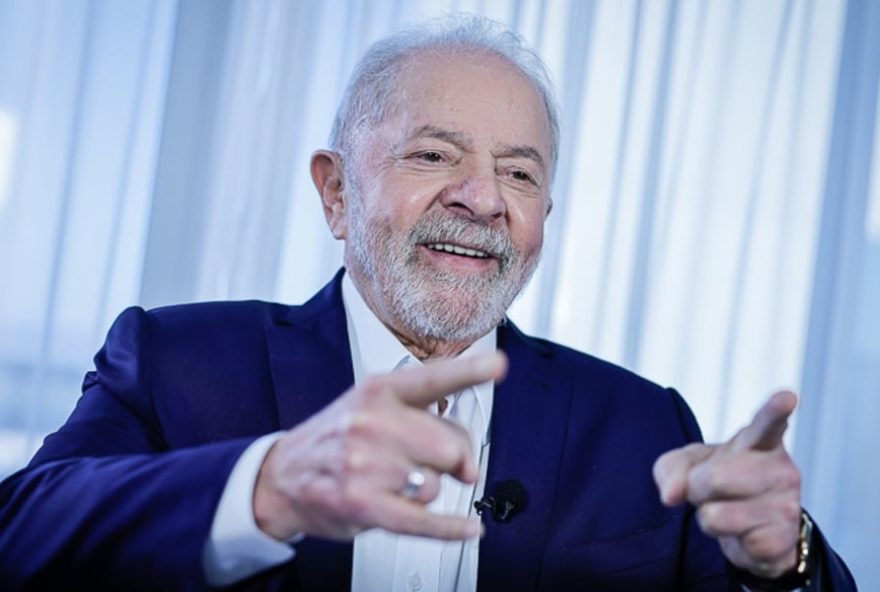 lula3A-ironizando-o-uso-de-tornozeleira-por-bolsonaro