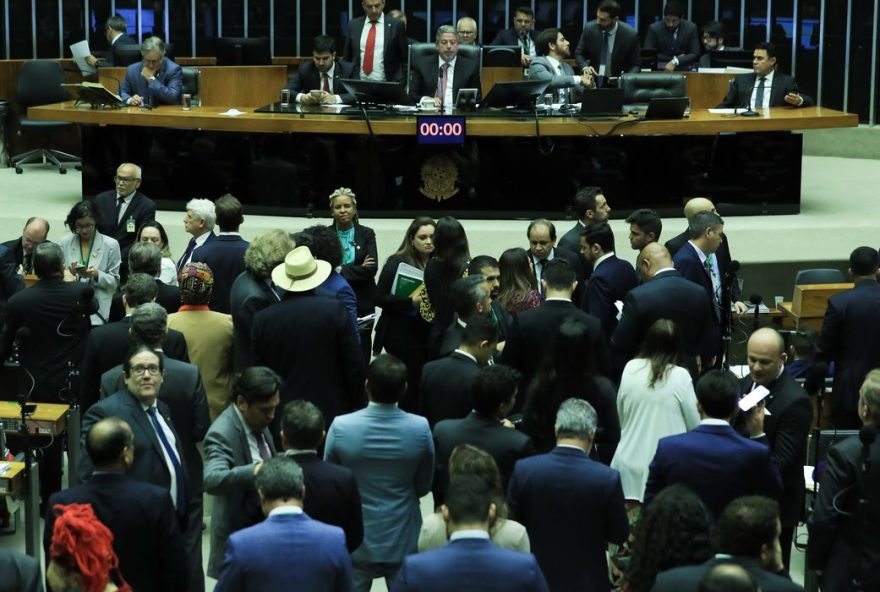 43% dos deputados federais consideram que Lula está fazendo um governo melhor do que Bolsonaro