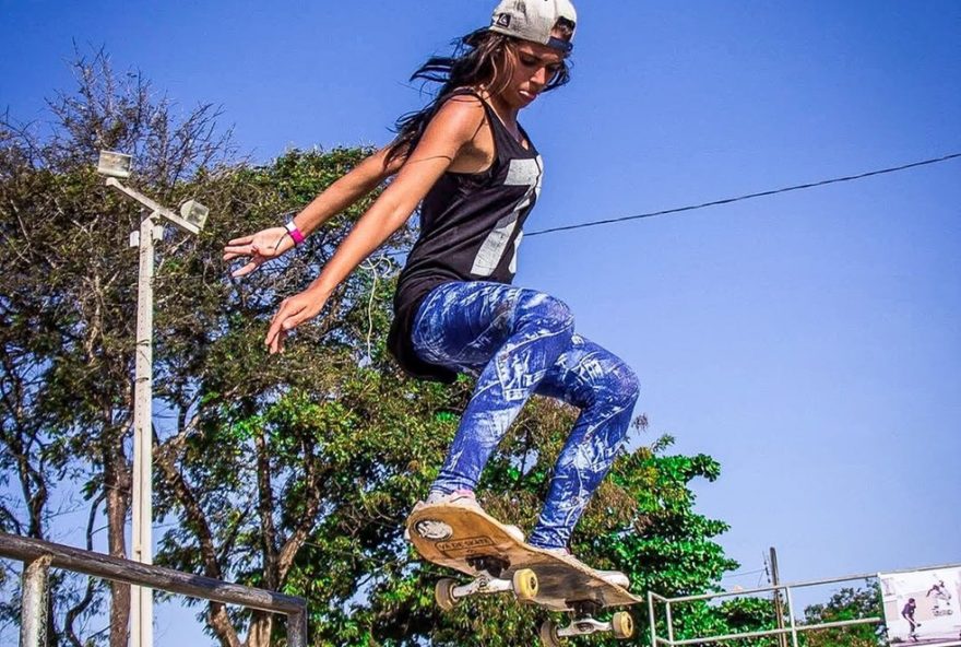 luto-no-skate3A-homenagem-a-tharciana-augusta-barreto-da-silva2C-a-talentosa-skatista-e-designer.-comovente-despedida-da-comunidade-esportiva-em-jaboatao-dos-guararapes