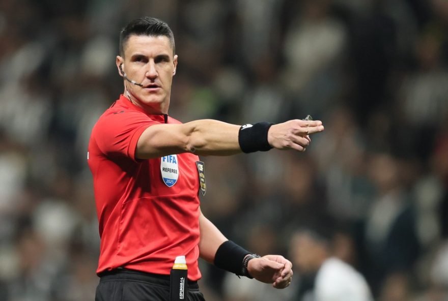 lyanco-admite-deveria-ser-expulso-em-atletico-mg-x-corinthians3A-cuca-defende-profissionalizacao-dos-arbitros-no-brasileirao