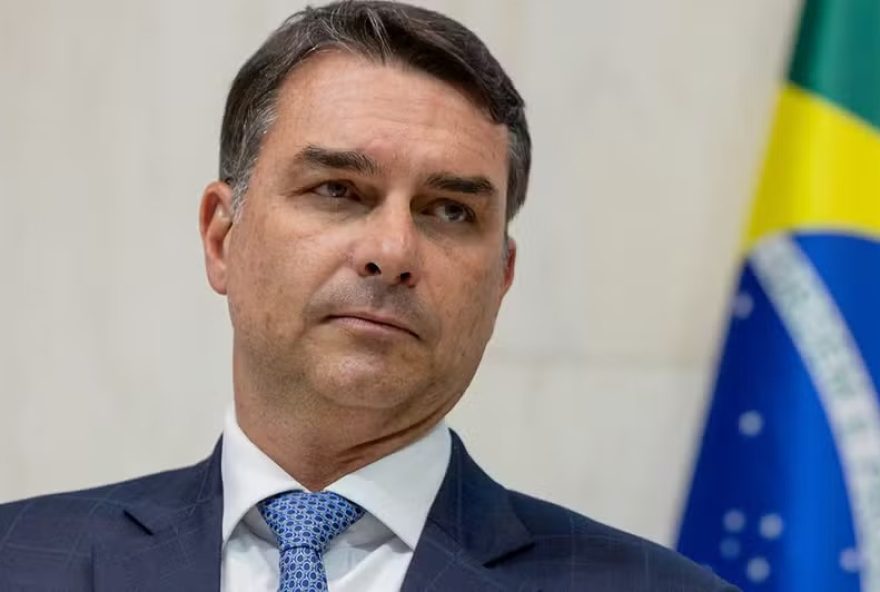 mae-de-adriano-da-nobrega2C-ex-assessora-de-flavio-e-denunciada-por-lavar-dinheiro-da-milicia mae-de-adriano-da-nobrega2C-ex-assessora-de-flavio-e-denunciada-por-lavar-dinheiro-da-milicia