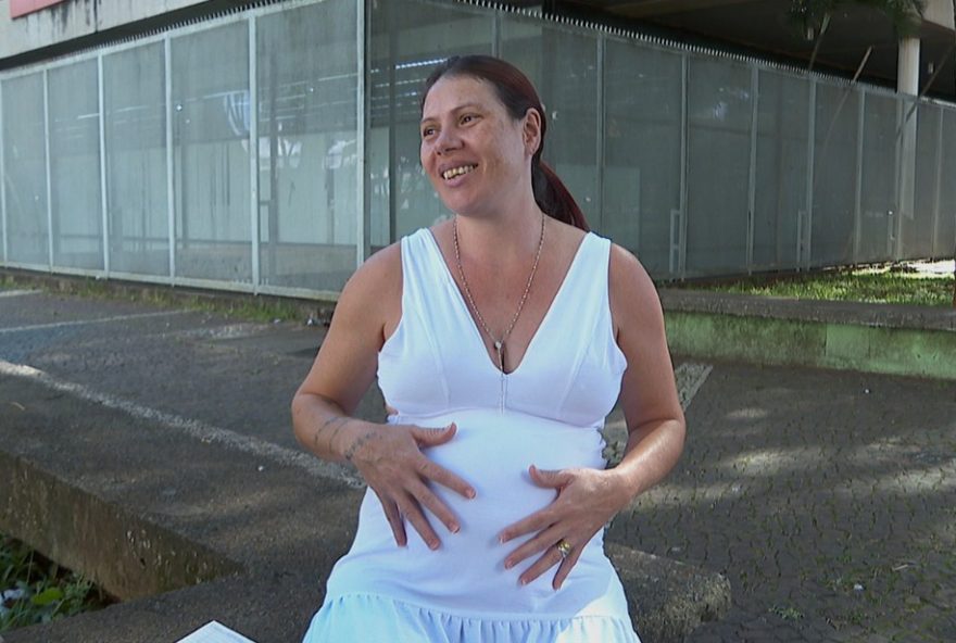 mae-de-quatro-filhos-recebe-ajuda-de-gestante-para-aguardar-trigemeos3A-solidariedade-em-franca mae-de-quatro-filhos-recebe-ajuda-de-gestante-para-aguardar-trigemeos3A-solidariedade-em-franca