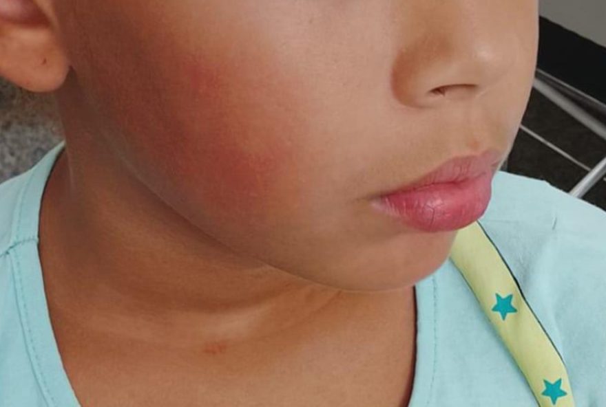 mae-denuncia-monitora-por-suspeita-de-agressao-a-crianca-em-onibus-escolar mae-denuncia-monitora-por-suspeita-de-agressao-a-crianca-em-onibus-escolar