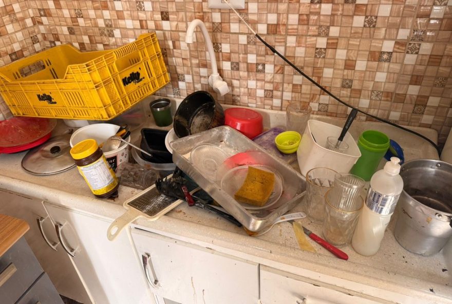 mae-e-presa-por-abandono-de-incapaz-em-aracariguama3A-criancas-sozinhas-em-casa