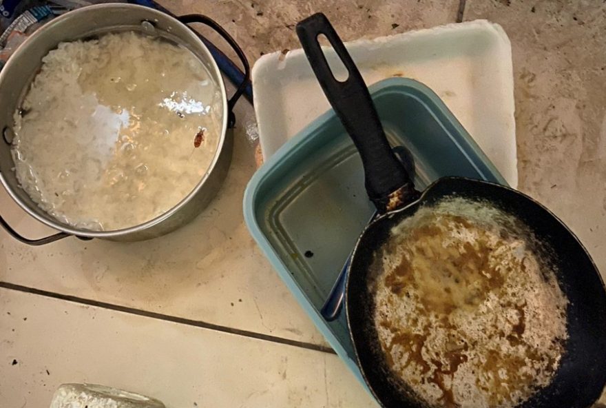 mae-e-presa-por-manter-filha-com-paralisia-trancada-sem-comida mae-e-presa-por-manter-filha-com-paralisia-trancada-sem-comida