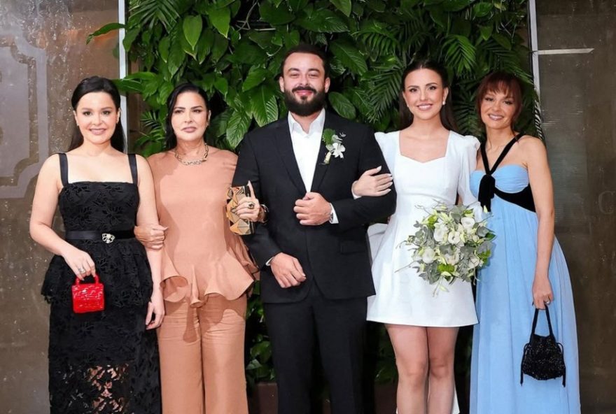 maiara-e-maraisa-brilham-em-casamento-especial-do-irmao-em-goiania3A-looks2C-emocao-e-apoio-familiar