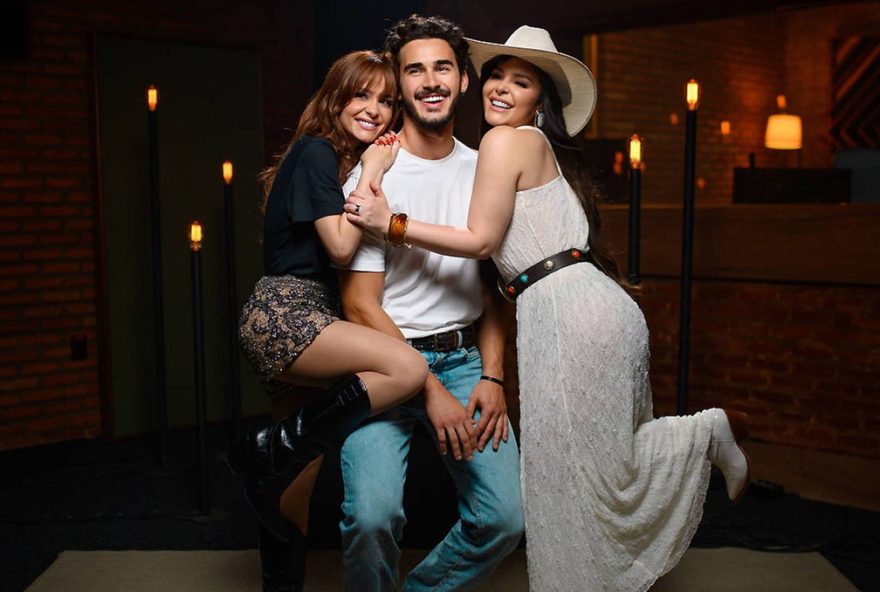 maiara-e-maraisa-gravam-single-fora-de-compasso-com-o-cantor-ficticio-joao-raul-em-lancamento-da-novela-coracao-acelerado maiara-e-maraisa-gravam-single-fora-de-compasso-com-o-cantor-ficticio-joao-raul-em-lancamento-da-novela-coracao-acelerado