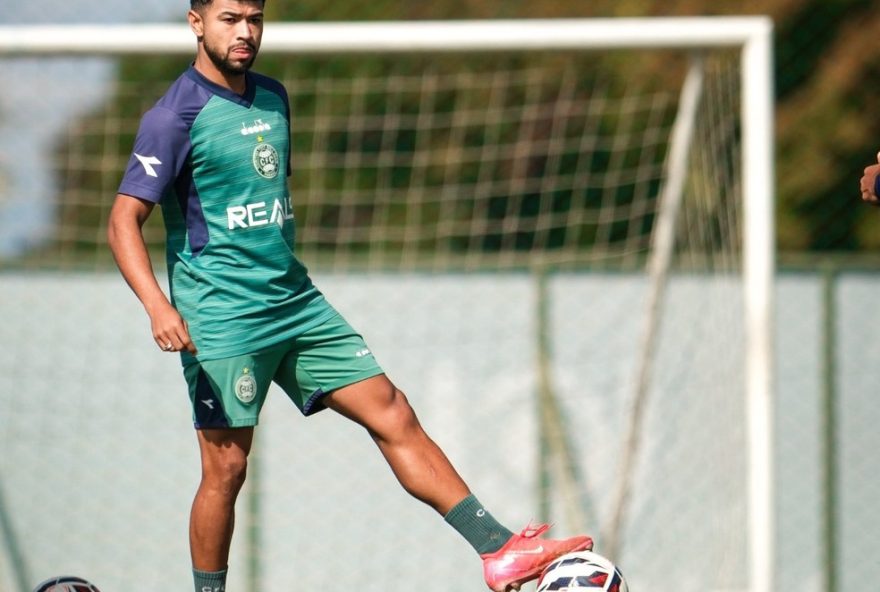 maicon-assume-vaga-na-zaga-do-coritiba3B-lucas-ronier-segue-fora-do-time