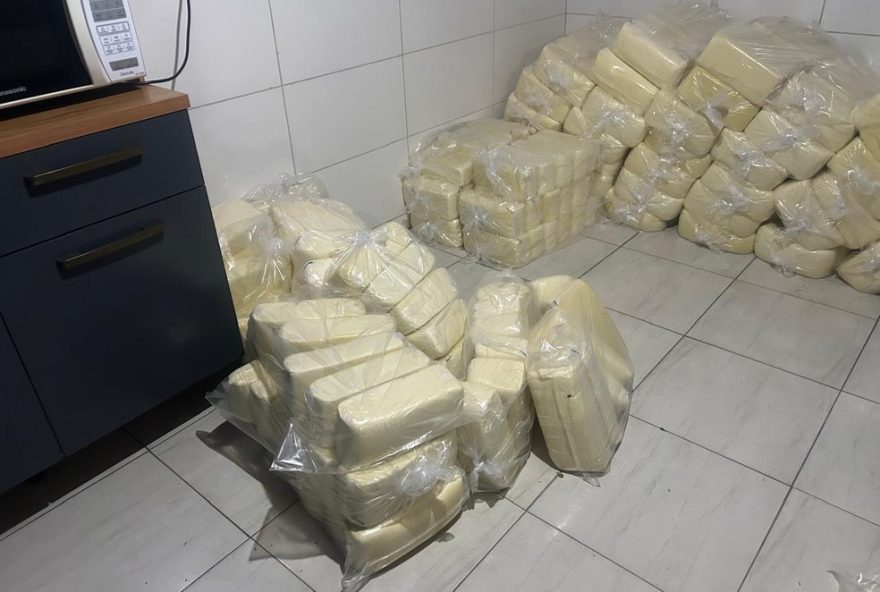 mais-de-32C7-toneladas-de-mussarela-sao-apreendidas-em-governador-valadares3B-possivel-caso-de-receptacao.-medidas-estao-sendo-tomadas-pela-policia-civil