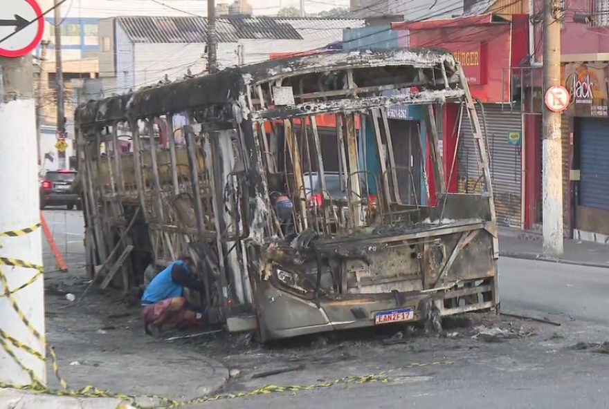 mais-dois-onibus-sao-incendiados-em-ataques-na-zona-sul-de-sao-paulo mais-dois-onibus-sao-incendiados-em-ataques-na-zona-sul-de-sao-paulo