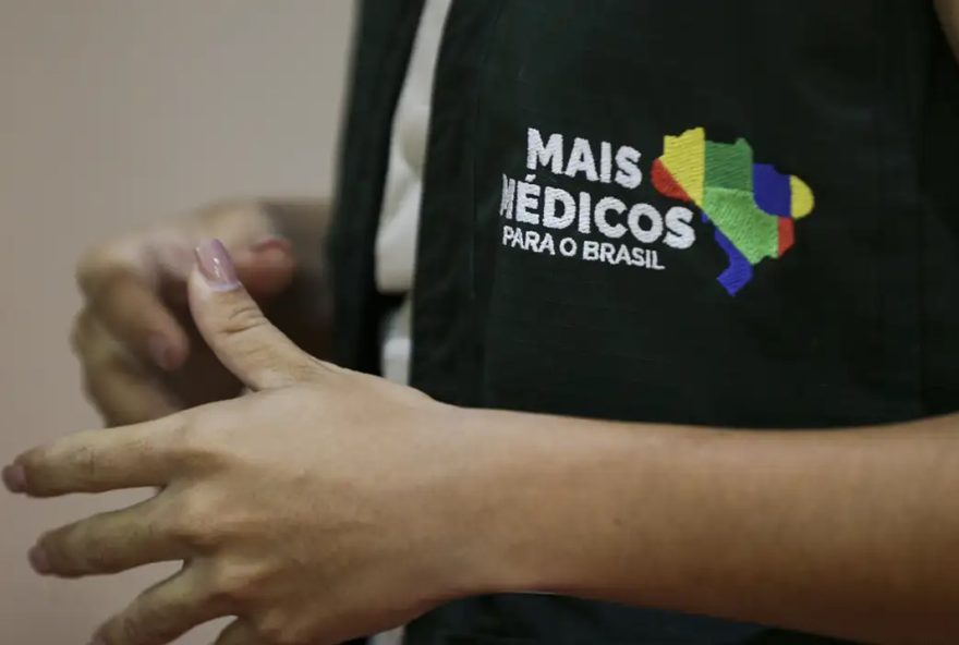 Médicos intercambistas e brasileiros formados no exterior iniciaram nesta segunda-feira (4) primeiro módulo de acolhimento e avaliação do programa