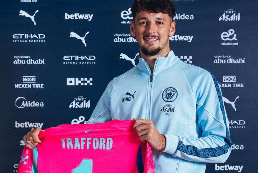 manchester-city-anuncia-contratacao-do-goleiro-james-trafford-em-retorno-emocionante