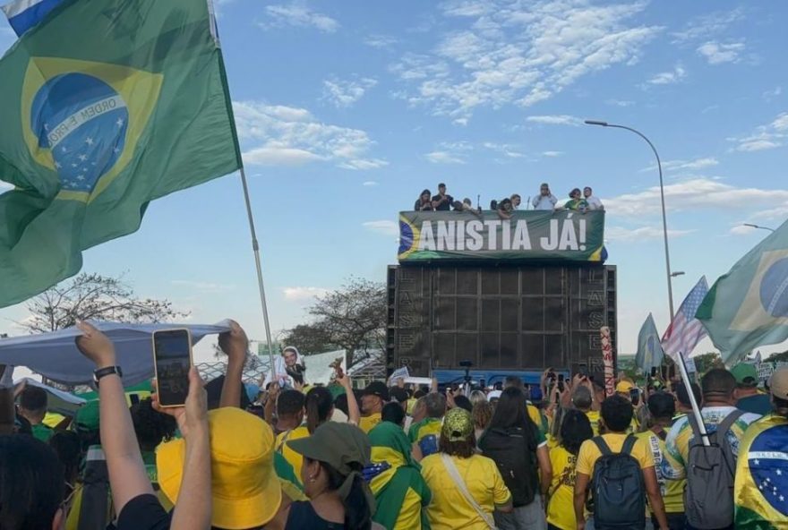 manifestacao-em-brasilia-pede-anistia-aos-envolvidos-no-8-de-janeiro