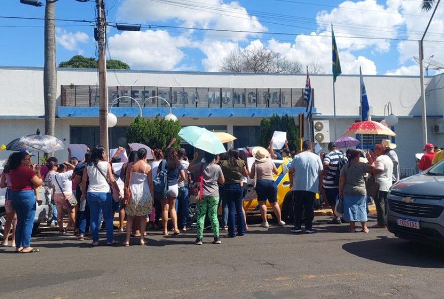 manifestacao-em-martinopolis-por-mudanca-no-transporte-estudantil manifestacao-em-martinopolis-por-mudanca-no-transporte-estudantil