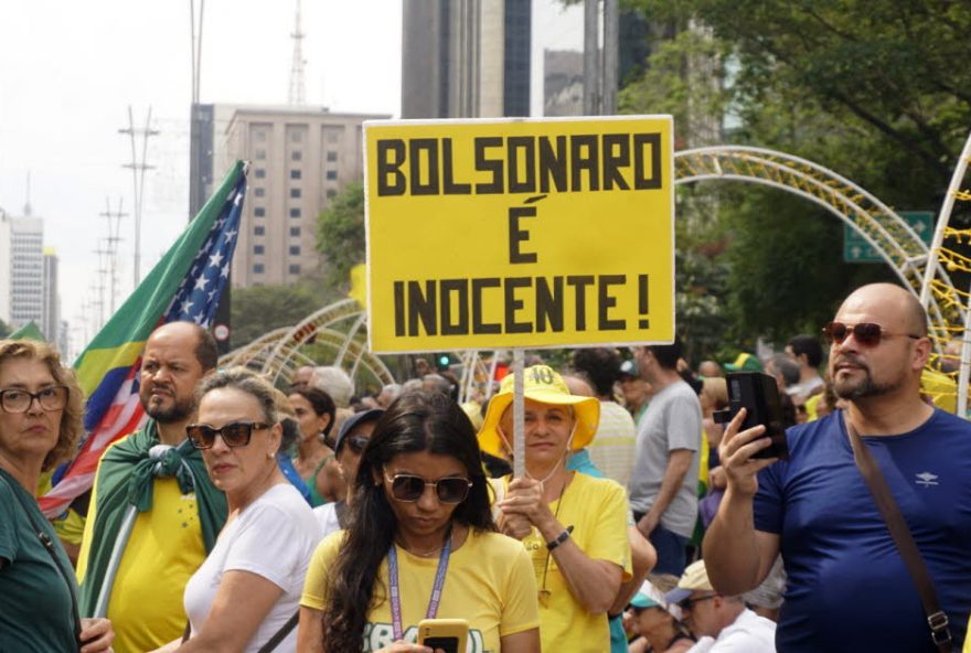 manifestacao-pro-bolsonaro-em-brasilia-e-atingida-por-raio2C-deixando-89-feridos manifestacao-pro-bolsonaro-em-brasilia-e-atingida-por-raio2C-deixando-89-feridos