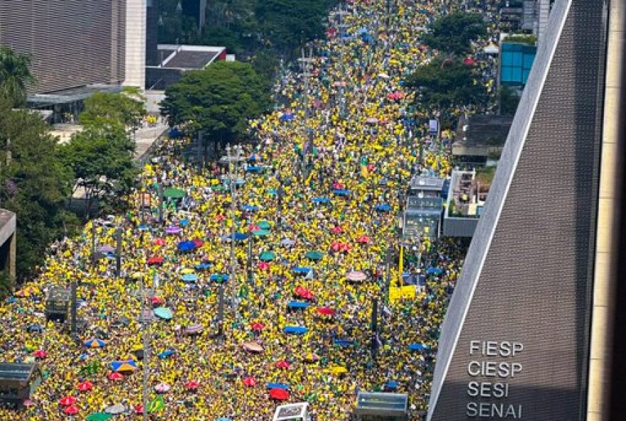 Imagem da Avenida Paulista durante o ato convocado pelo ex-presidente Jair Bolsonaro (PL), registrado por drones