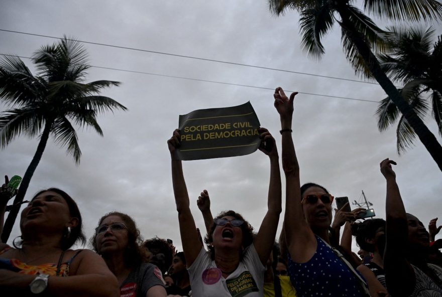 manifestacoes-contra-a-reducao-de-pena-de-bolsonaro-reunem-milhares-de-pessoas-no-brasil manifestacoes-contra-a-reducao-de-pena-de-bolsonaro-reunem-milhares-de-pessoas-no-brasil