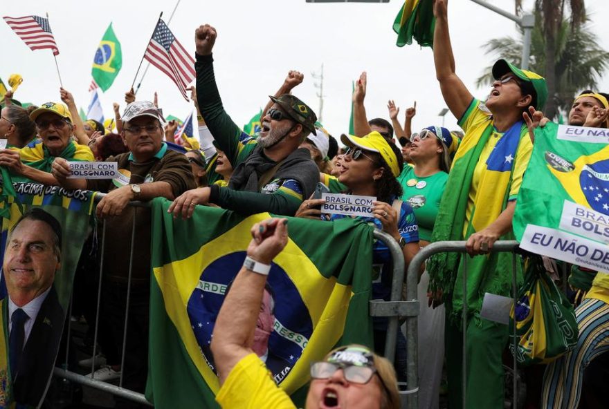 Supporters of former Brazilian President Jair Bolsonaro take part in a demonstration, on Brazilian Independence Day, amid the final phase of Bolsonaro's trial, in which he is accused of plotting a coup after his electoral defeat, in Copacabana in Rio de Janeiro, Brazil September 7, 2025. REUTERS/Pilar Olivares
