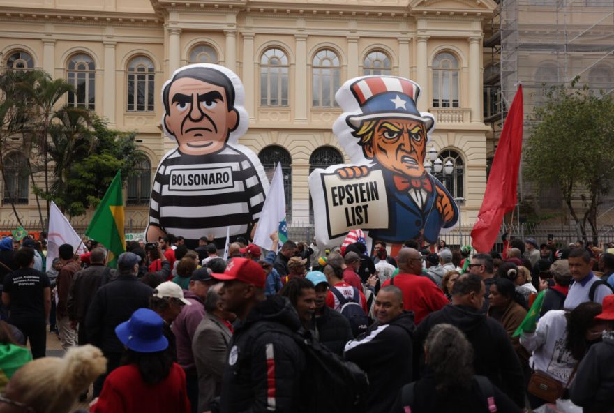 manifestantes-de-esquerda-protestam-contra-bolsonaro-e-trump-no-centro-de-sao-paulo