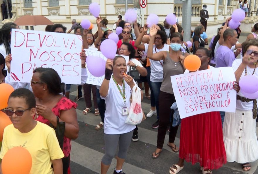 manifestantes-exigem-retomada-do-vale-transporte-e-investigacao-do-vazamento-de-dados-em-feira-de-santana2C-bahia