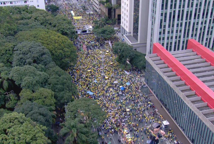 manifestantes-protestam-contra-lula-e-ministros-do-stf-na-avenida-paulista manifestantes-protestam-contra-lula-e-ministros-do-stf-na-avenida-paulista