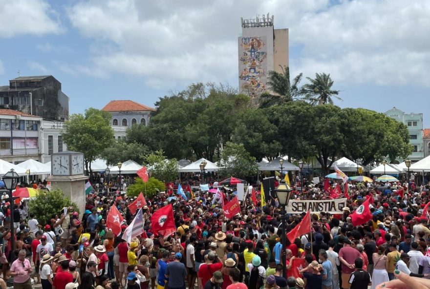 manifestantes-protestam-em-sao-luis-contra-pec-da-blindagem-e-pl-da-anistia